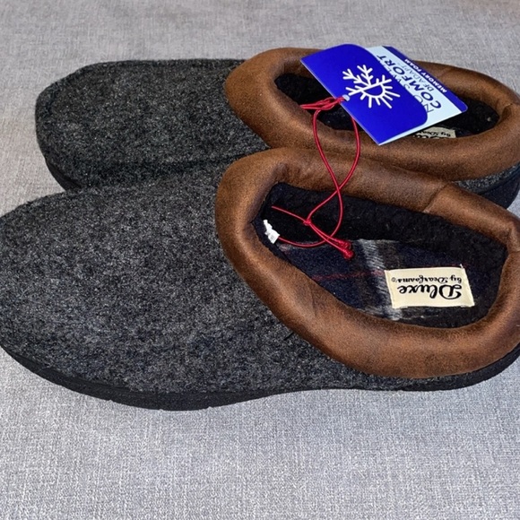 Dluxe by Dearfoam Memory Foam Slippers - Picture 1 of 6